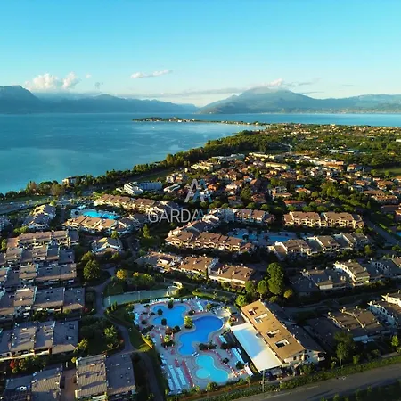 Апартаменты Orchidea - 3 Piscine E Un Bar A 200m Dal Дезенцано-дель-Гарда